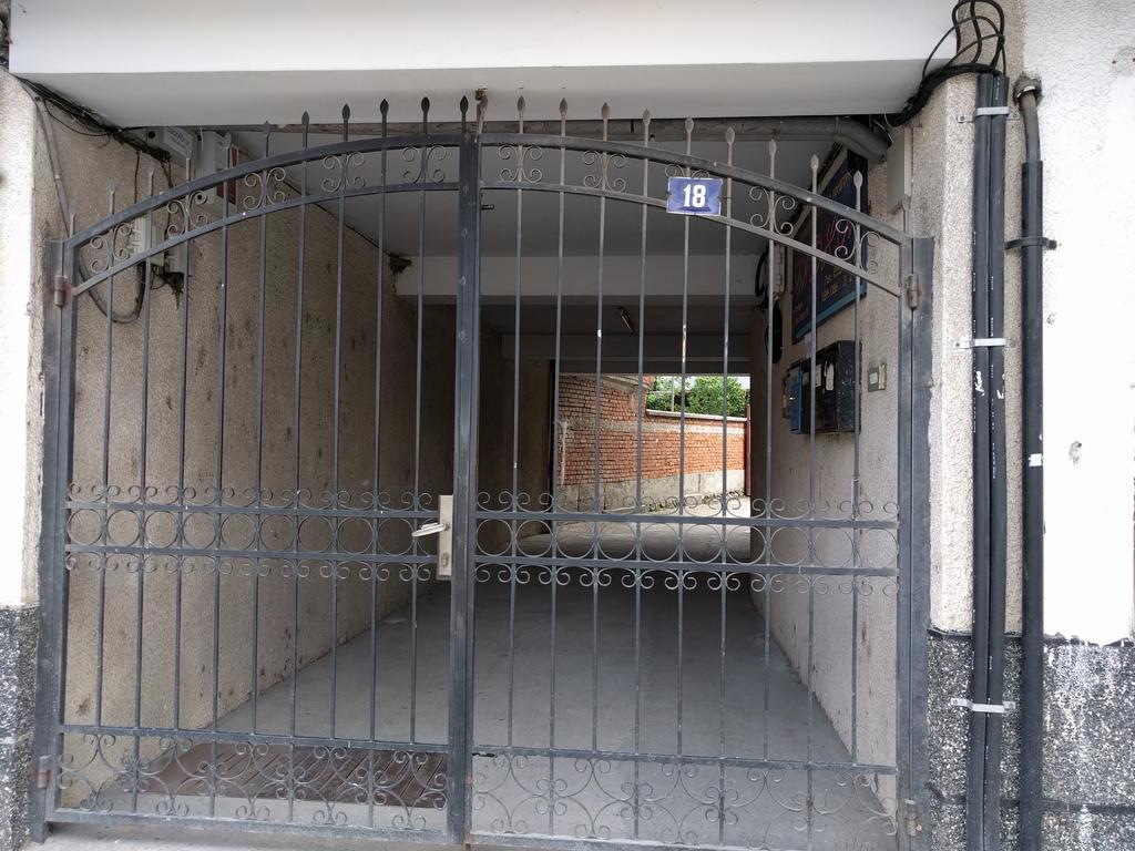 Modern Flat Near Downtown Plovdiv Apartment Bagian luar foto