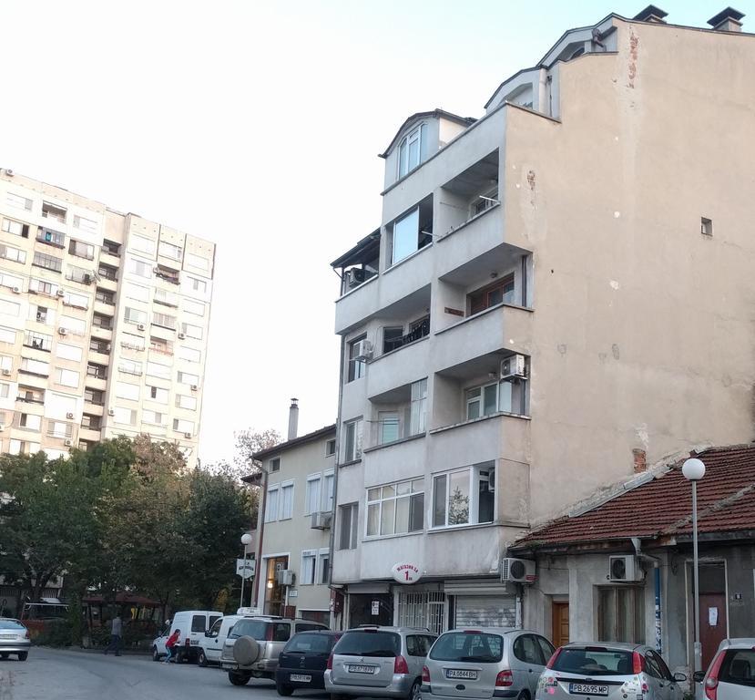 Modern Flat Near Downtown Plovdiv Apartment Bagian luar foto
